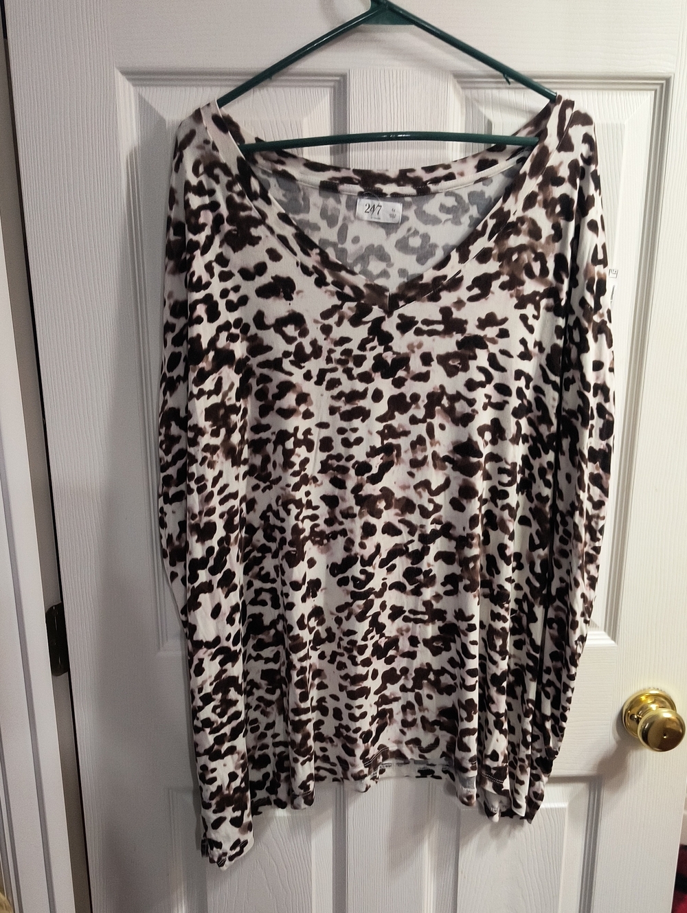 24/7 By Maurices Women's Brown Leopard Print V-Neck Top